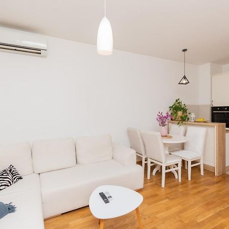 Lux City Apartment With Parking Podgorica Exteriör bild