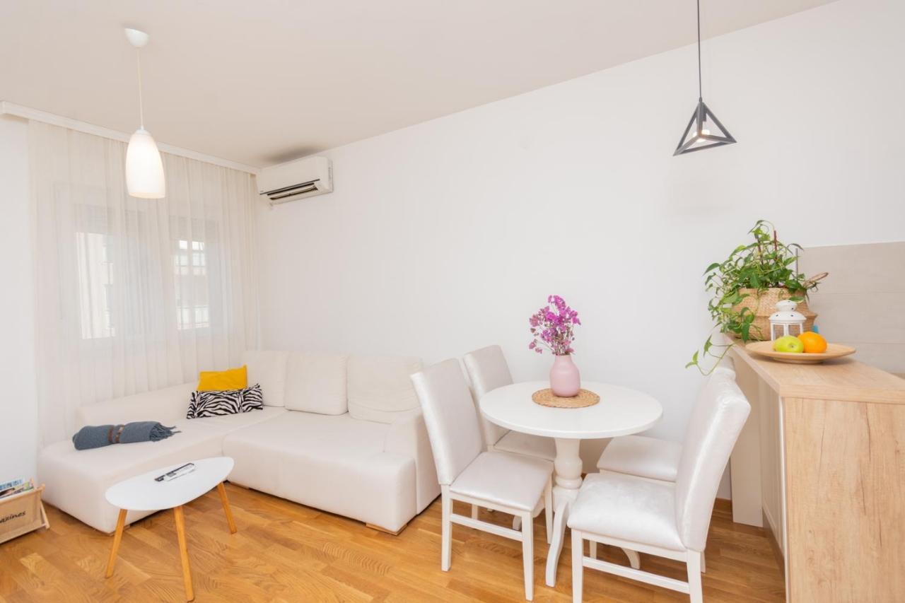 Lux City Apartment With Parking Podgorica Exteriör bild