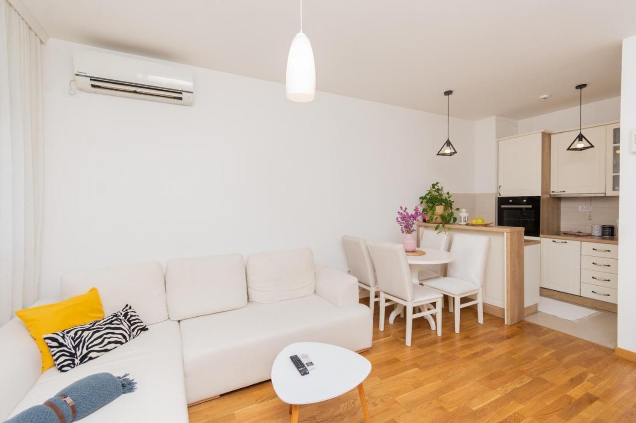 Lux City Apartment With Parking Podgorica Exteriör bild