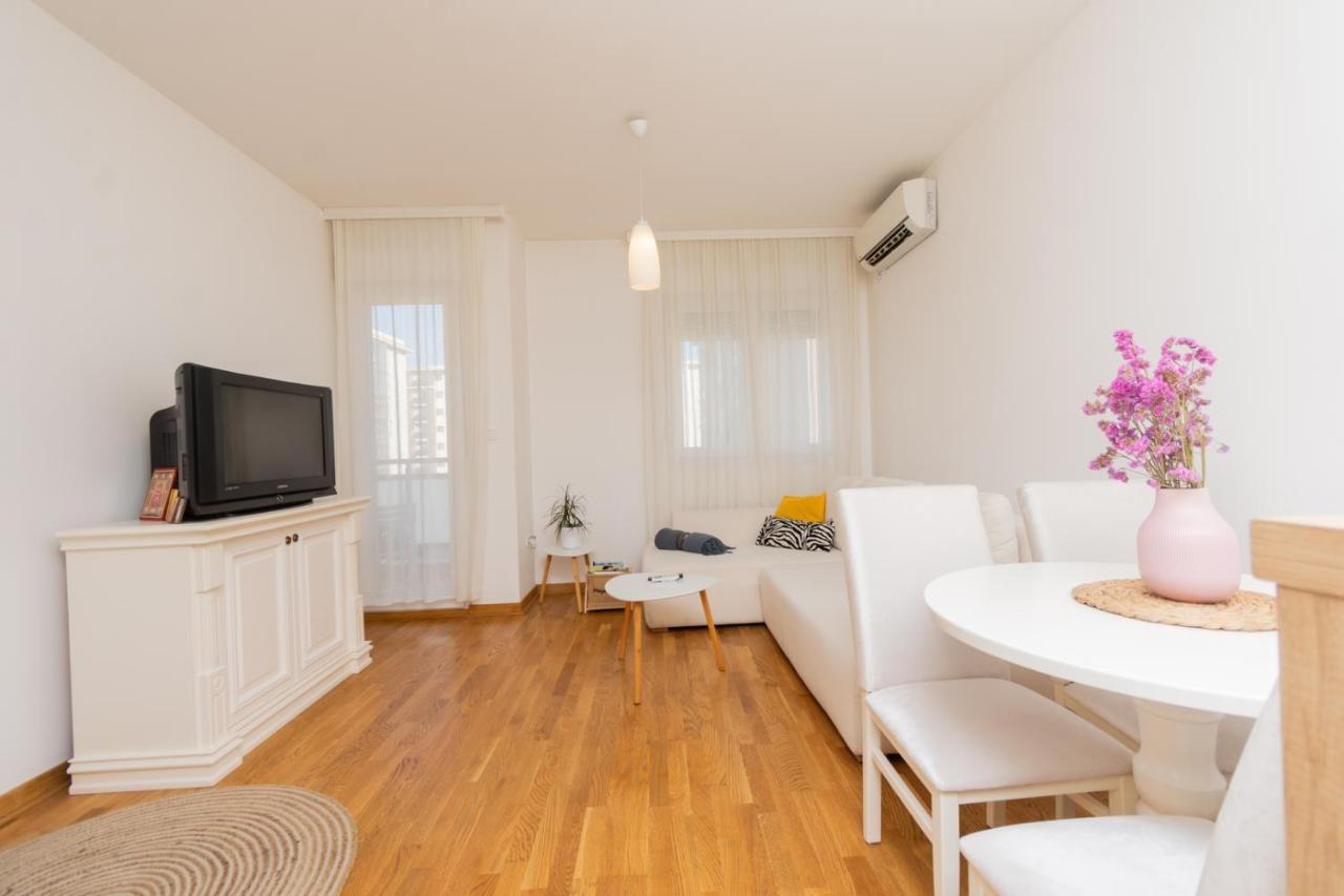 Lux City Apartment With Parking Podgorica Exteriör bild