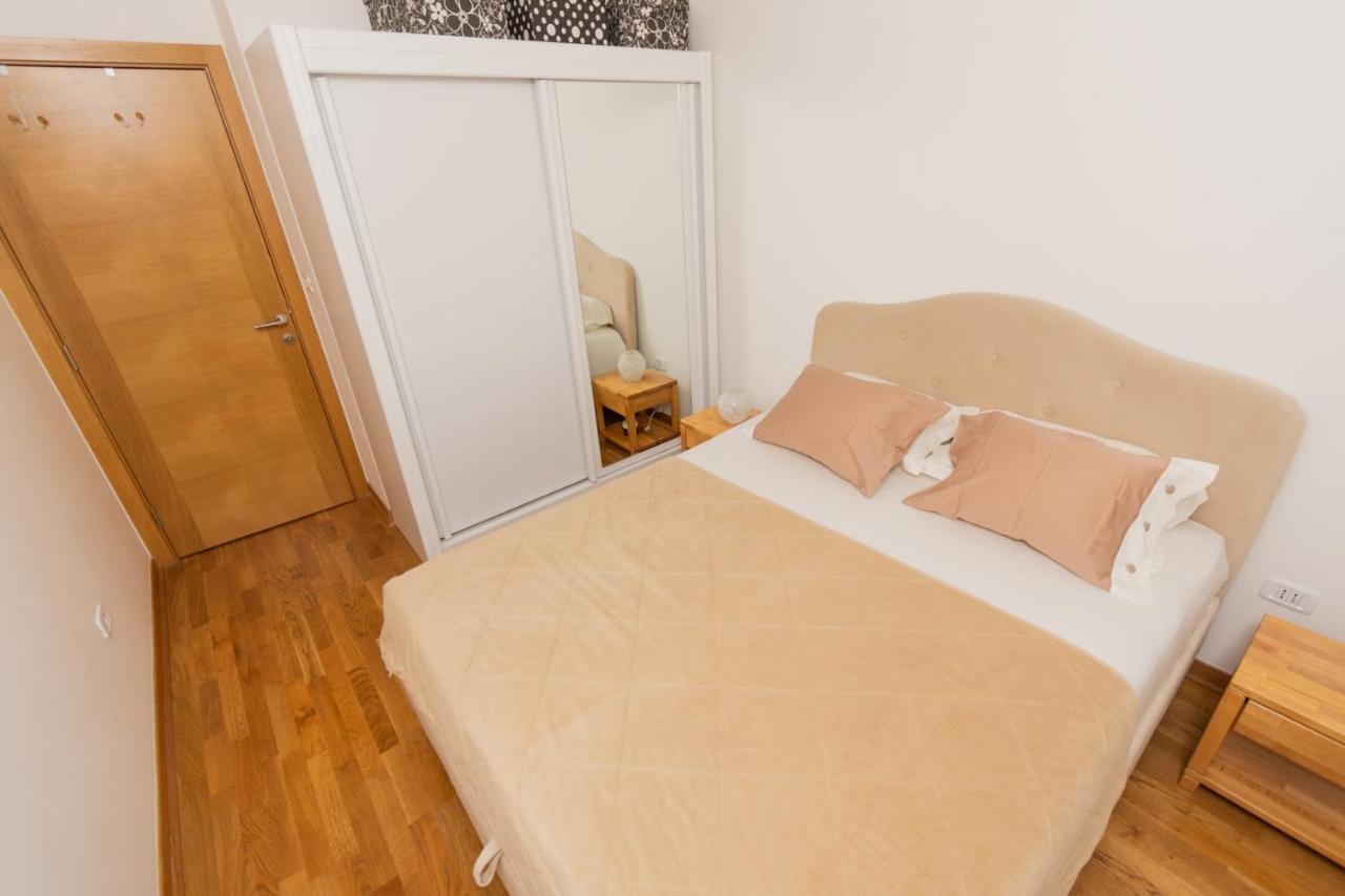 Lux City Apartment With Parking Podgorica Exteriör bild