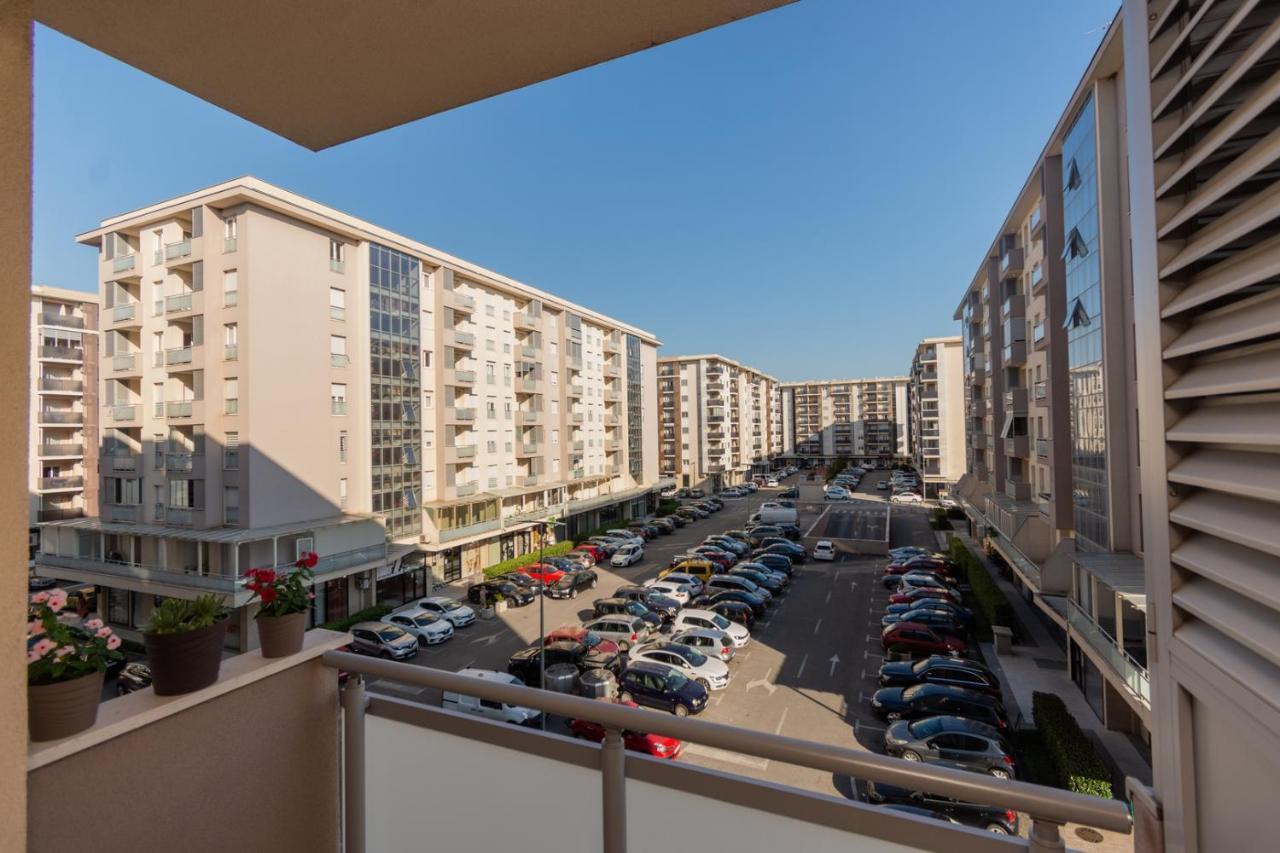 Lux City Apartment With Parking Podgorica Exteriör bild